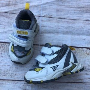 Vintage McKids McDonald’s 90s Hook & Loop Toddler Sneakers Baby size 2